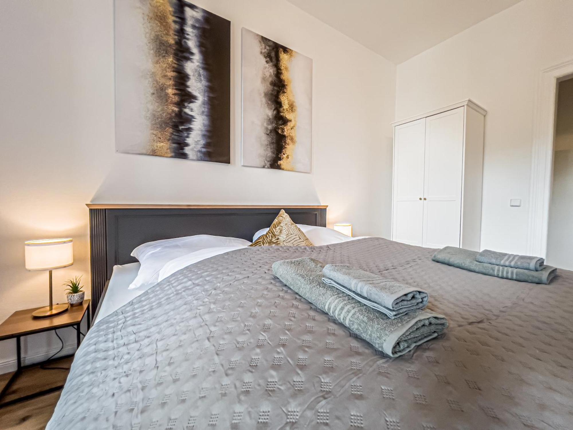 Grosse 3 Schlafzimmer Unterkunft Mit Kueche, Bad, Waschmaschine & Balkon Am Zoo Leipzig Luaran gambar